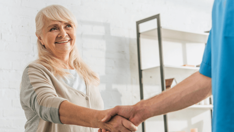 O que uma cuidadora faz